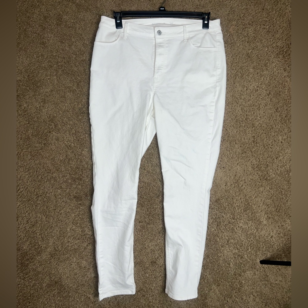 White Old Navy Straight Leg Jeans NWOT